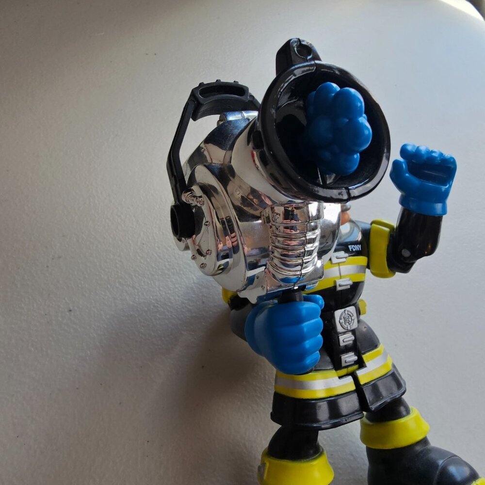 Rescue Heroes Billy Blazes FDNY Firefighter 6” Action Figure Mattel 2001 78829 - Picture 3 of 7